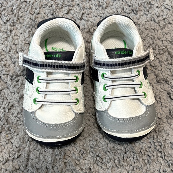 Stride Rite Toddler Sneakers - 6 wide - Picture 1 of 6